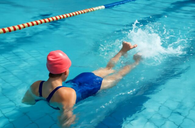 swimmer kicking
